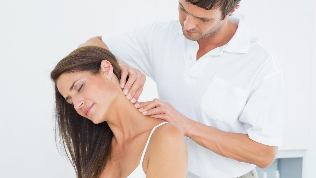 WHY SEEK CARE FROM A CHIROPRACTOR FOR YOUR STIFF NECK?