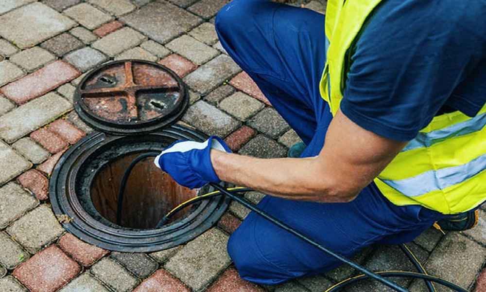 Jetting a Madison Sewer Line From Cleanout to Curb
